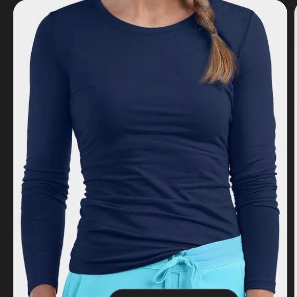 Scrub joy set! Comes withh top, bottoms + under shirt - Picture 3 of 4